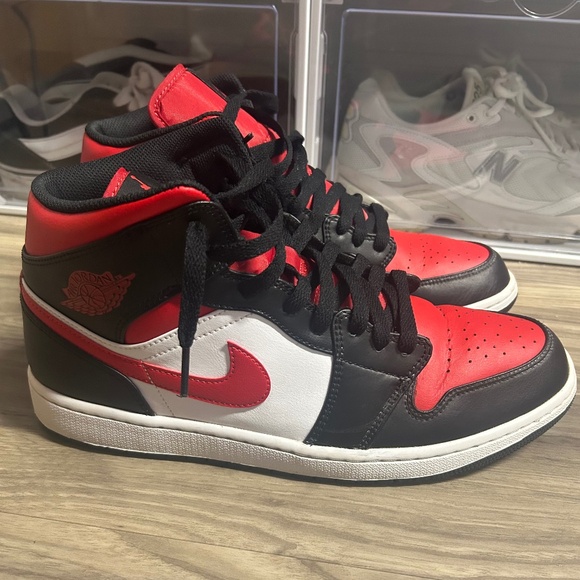 Air Jordan 1 Mid 'Bred Toe' (White, Black, Red) - Picture 6 of 6